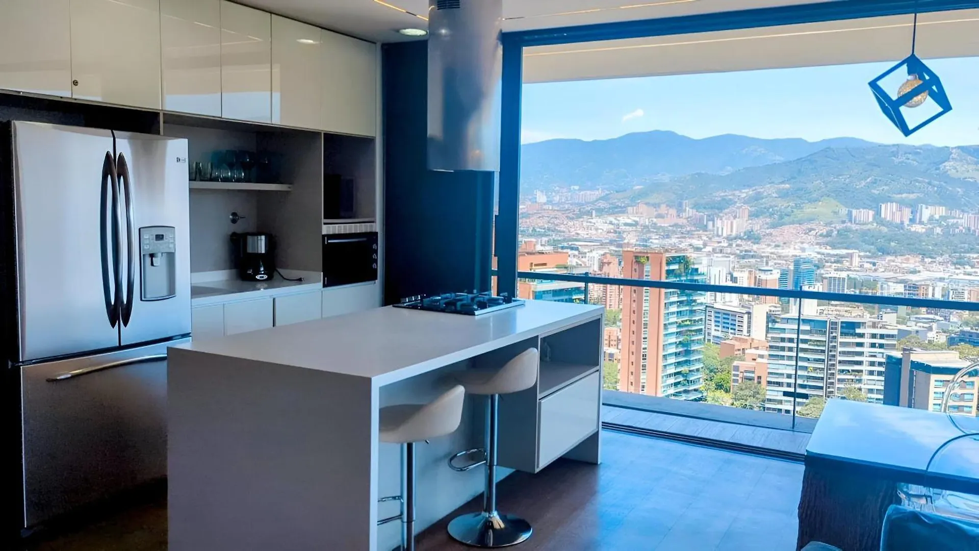 Apartamento De Lujo Con Vista Panoramica En Medellín
