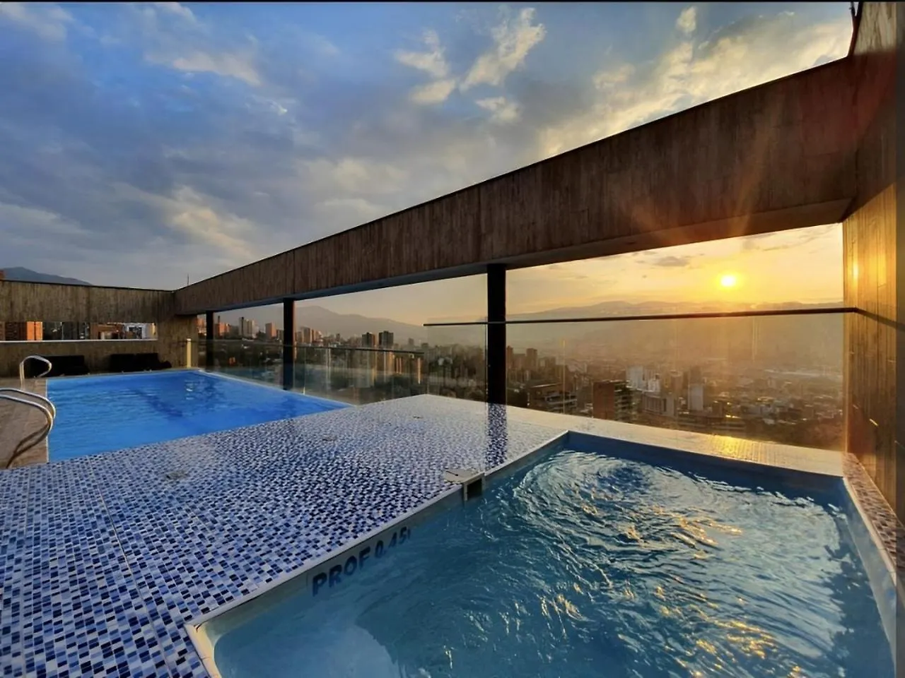 Apartamento De Lujo Con Vista Panoramica En Medellín Appartamento